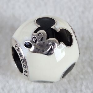 Pandora Disney, Expressive Mickey Mouse charm Silver